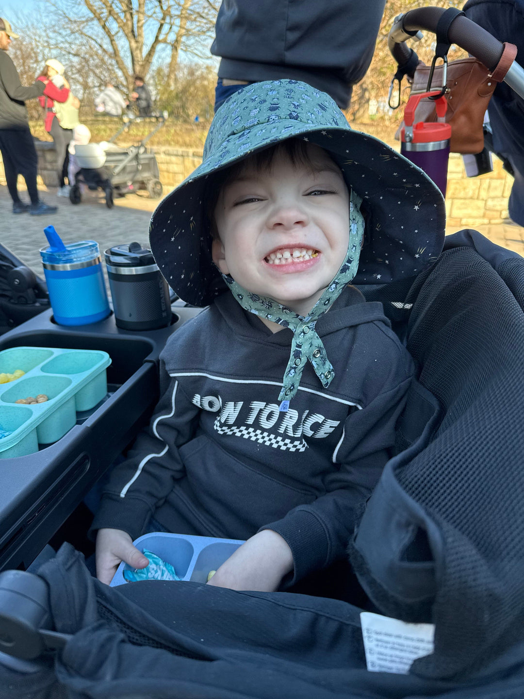 Bucket hat in Organic Scarab