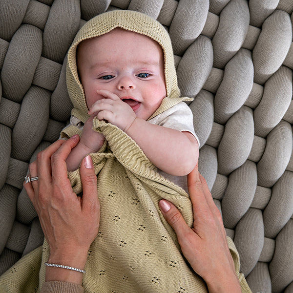 Trefle Organic Cotton Baby Blanket and Bonnet Set