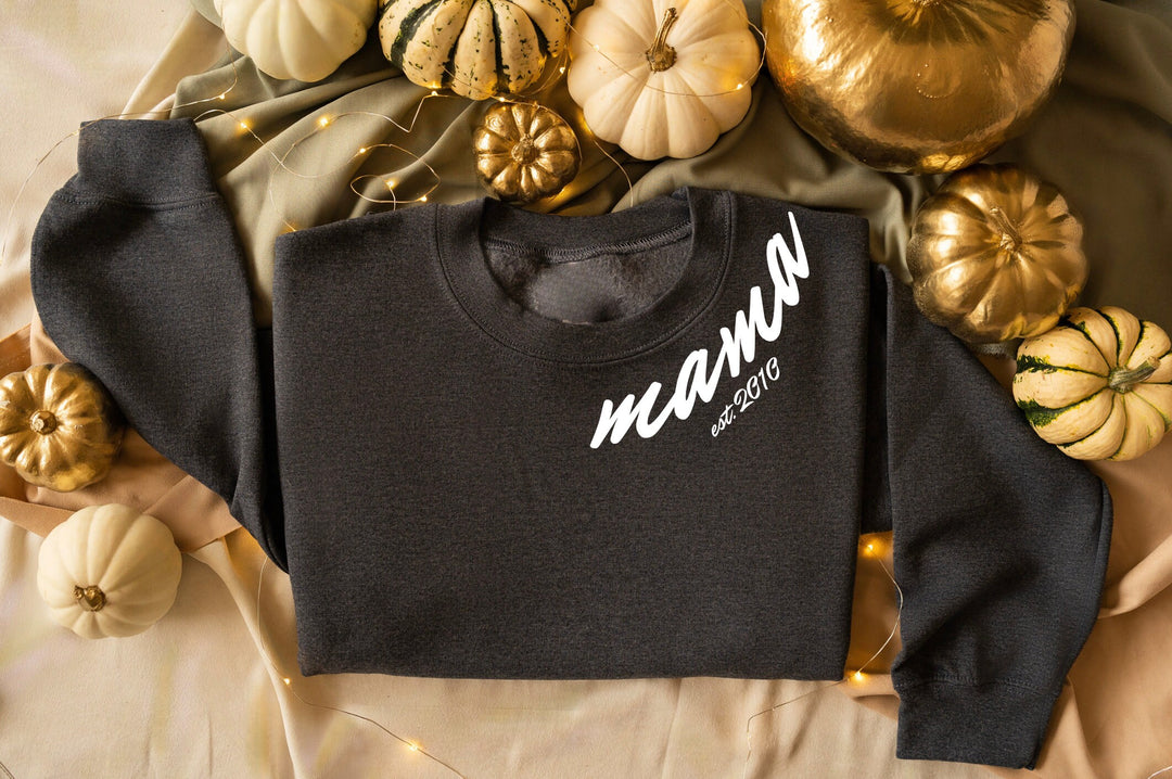 Custom Mama Sweatshirt with Kid Name on Sleeve, Personalized Mom Sweatshirt, Minimalist Momma Sweater, Christmas Gift for Mom, Mama to be